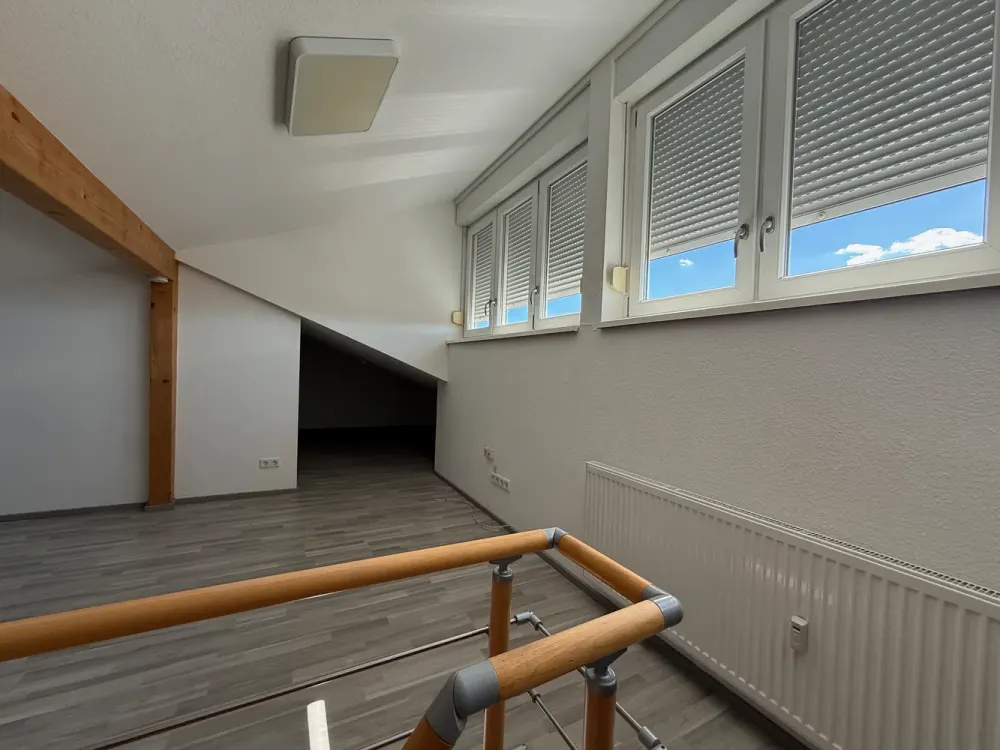 Helle energieeffiziente 117 m² Maisonette mit Klimaanlage (ab 2027), Galerie und Südterrasse