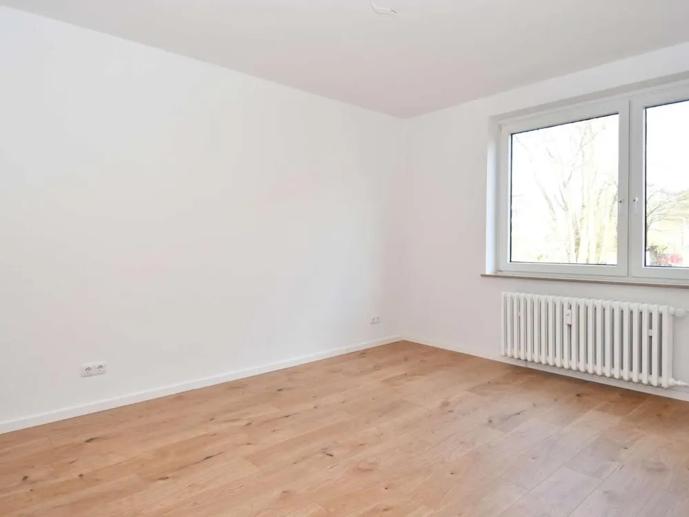 Quiet 1-Room Apartment with Balcony, Shower Bath, Built-in Kitchen and Cellar