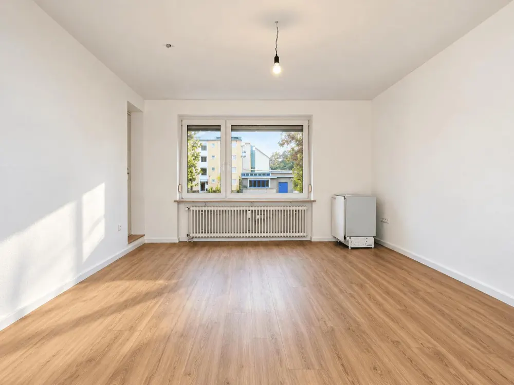 Rent with Purchase Option: Modern 3-Room Raised Ground Floor Apartment with South-Facing Loggia in Bremen-Schwachhausen