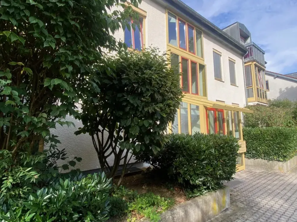 Sonnige 1-Zimmer-Wohnung mit kleinem Gartenanteil