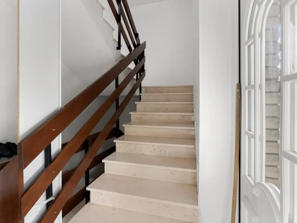 Freshly Renovated & Immediately Available, 84 m² of Comfortable Living in a Quiet Location