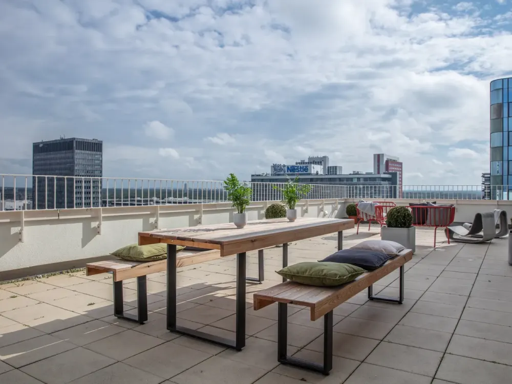 Furnished Studio Apartment with Fitness, Wifi, Lounge & Rooftop Terrace