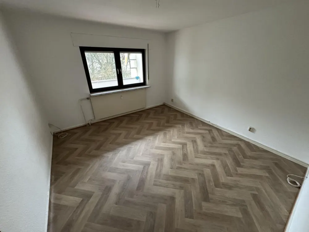 4-Room Apartment in Saarbrücken near the French Border [HMR-O46E04]