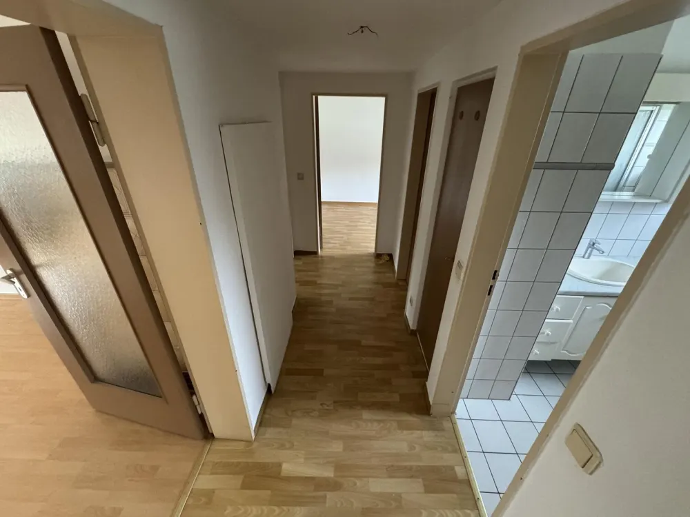 4-Room Apartment in Saarbrücken near the French Border [HMR-O46E04]