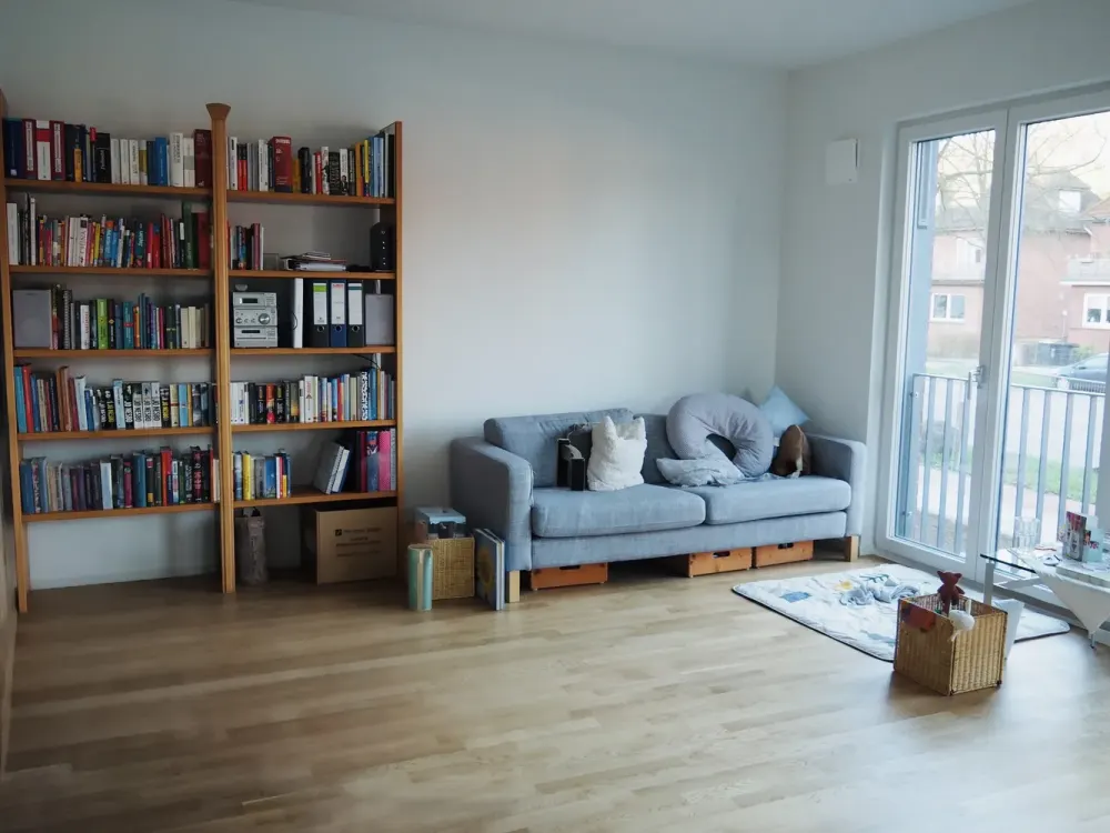Modern Living in Hamburg: 3-Room Apartment with Terrace + Loggia in Wellingsbüttel