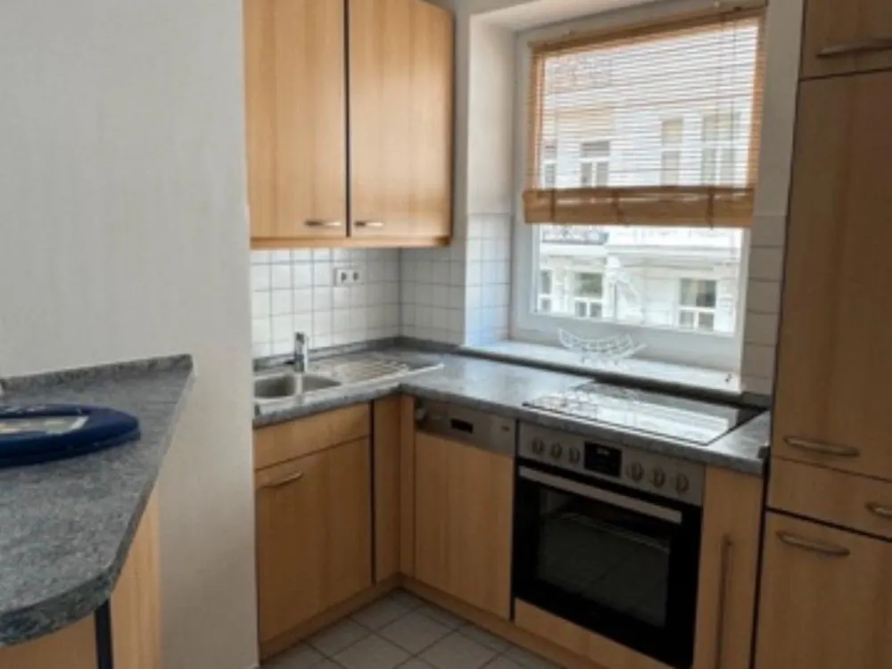 Bright 1-Room Apartment with Balcony in Zooviertel