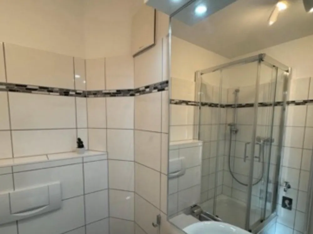Bright 1-Room Apartment with Balcony in Zooviertel