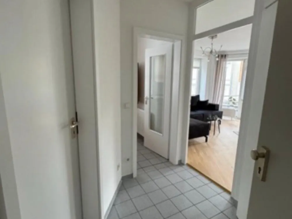 Bright 1-Room Apartment with Balcony in Zooviertel