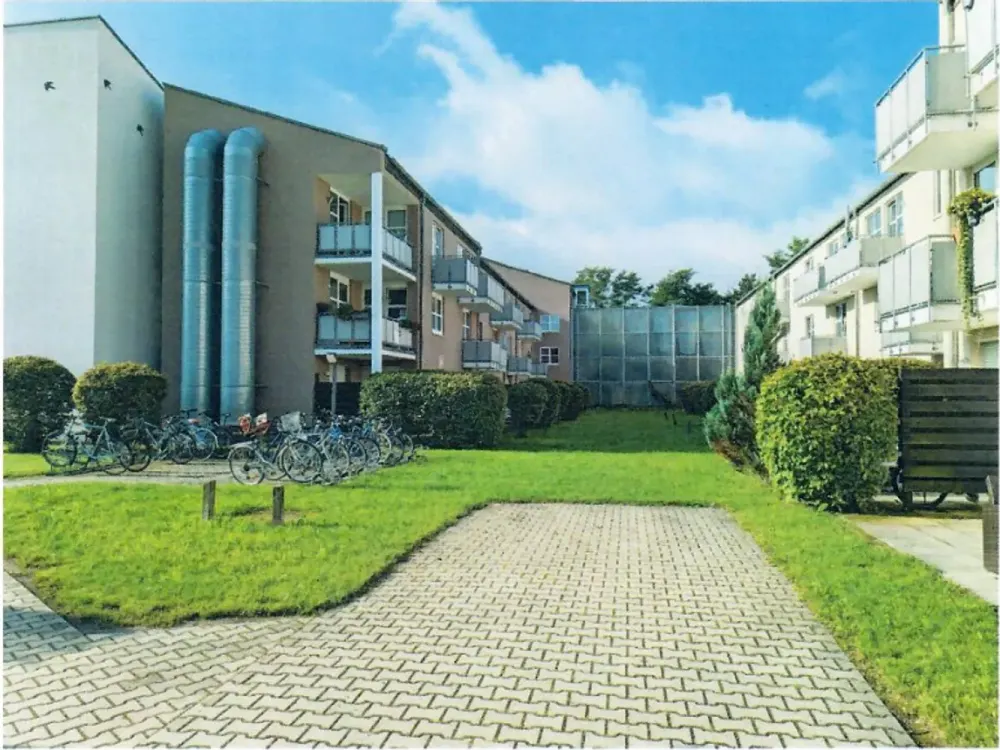 Renovated 1-Room Student Apartment with Terrace at Burgberg