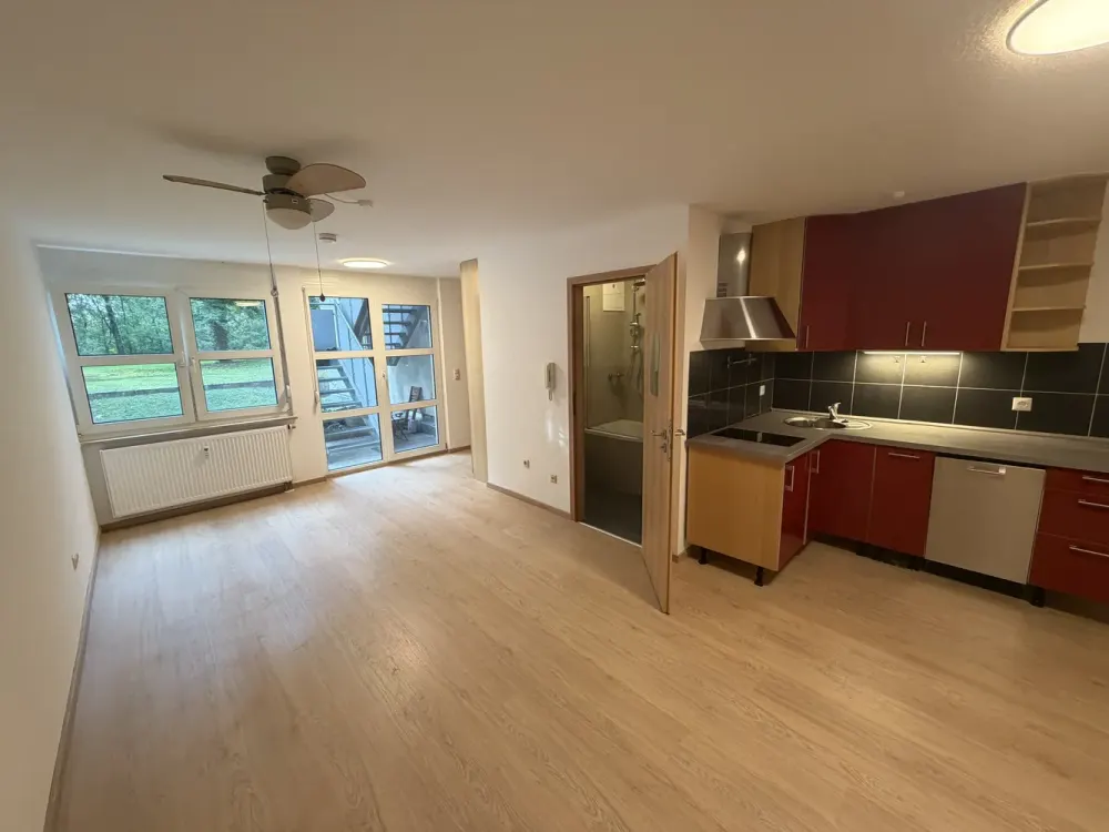 Renovated 1-Room Student Apartment with Terrace at Burgberg
