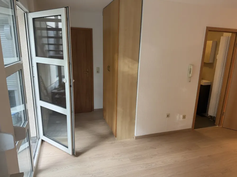 Renovated 1-Room Student Apartment with Terrace at Burgberg