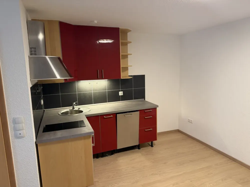 Renovated 1-Room Student Apartment with Terrace at Burgberg