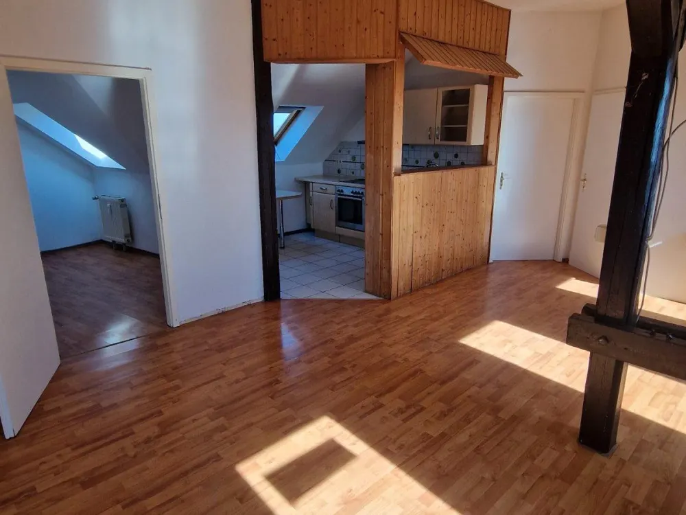 Bright 3-Room Apartment with Spacious Living Area in Arnstadt