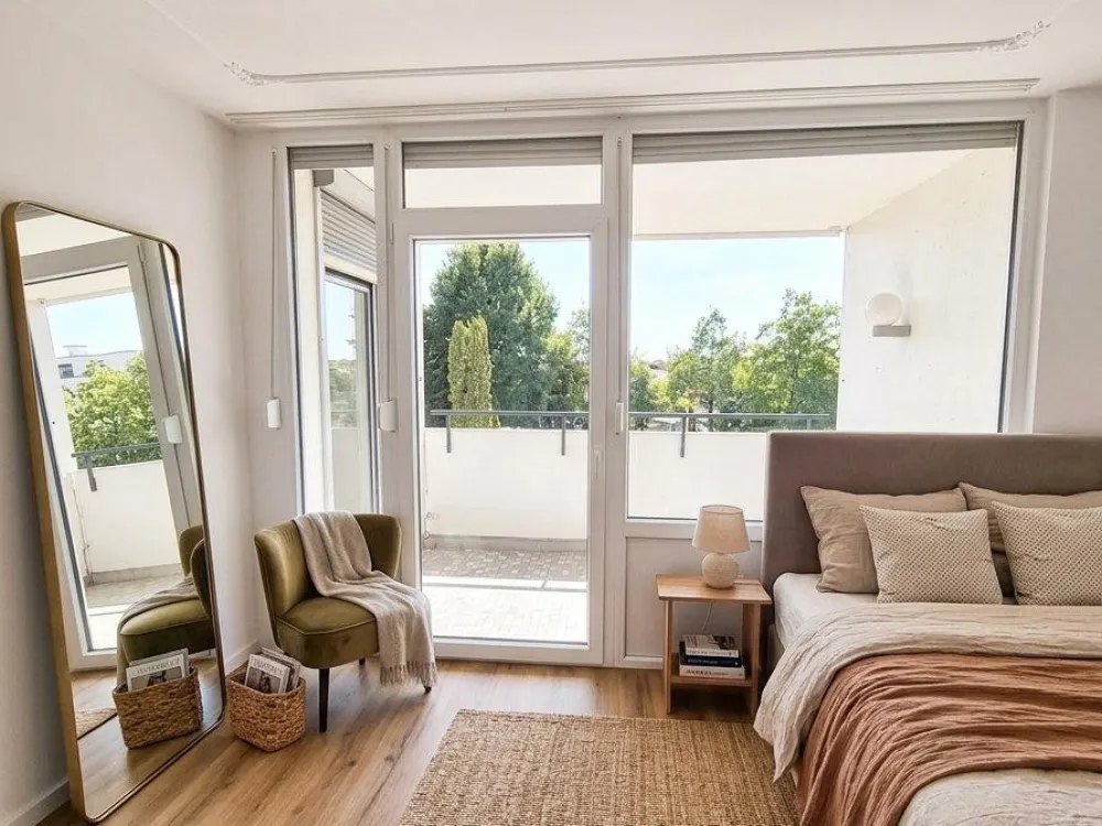 Freshly Renovated: 2.5-Room Apartment, Multipurpose Room, South-Facing Balcony