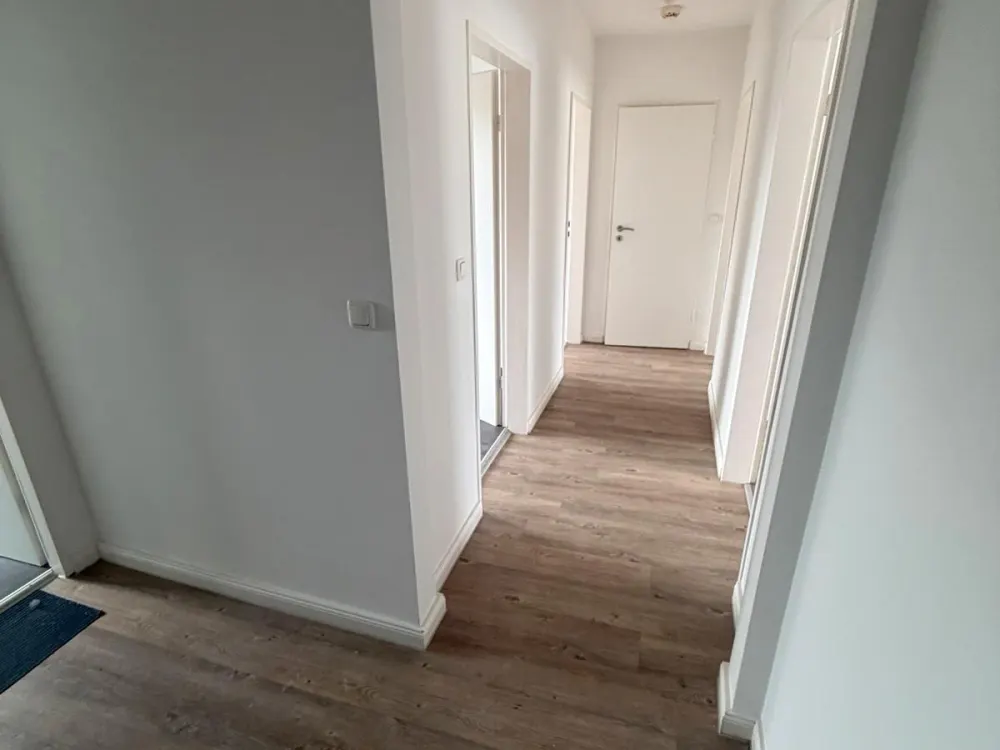 Spacious 3-Room Attic Apartment with Built-in Kitchen, Suitable for Shared Living
