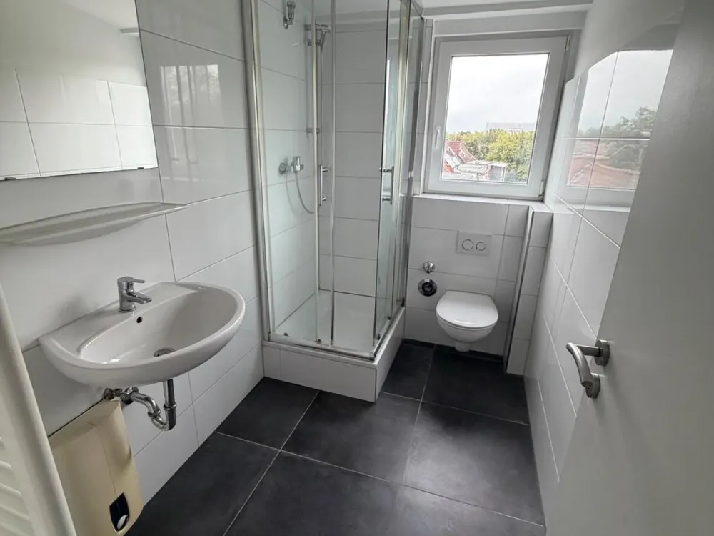 Spacious 3-Room Attic Apartment with Built-in Kitchen, Suitable for Shared Living
