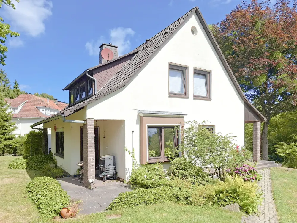 In Druseltal/ Bad Wilhelmshöhe: Spacious 2-Room Maisonette Apartment