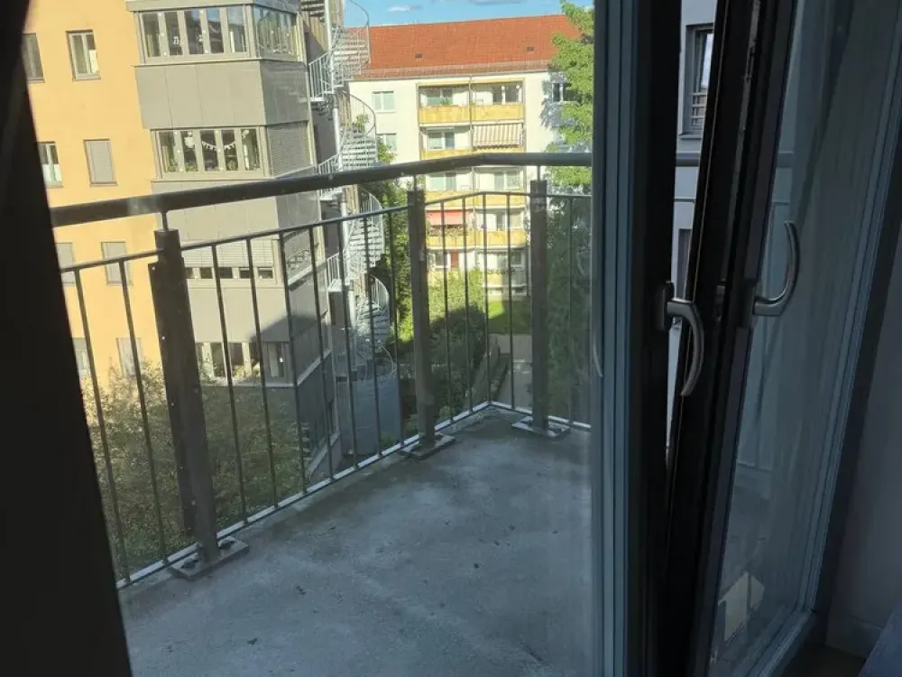 Bright 2-Room Apartment in Central Location in Dresden with Furniture Takeover