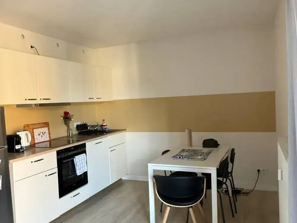 Bright 2-Room Apartment in Central Location in Dresden with Furniture Takeover
