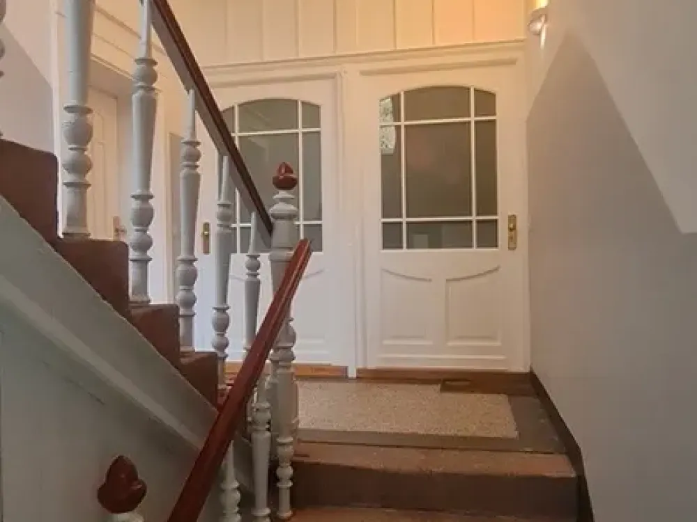 Living in a Listed Building: Spacious 5-Room Apartment in Erfurt Old Town