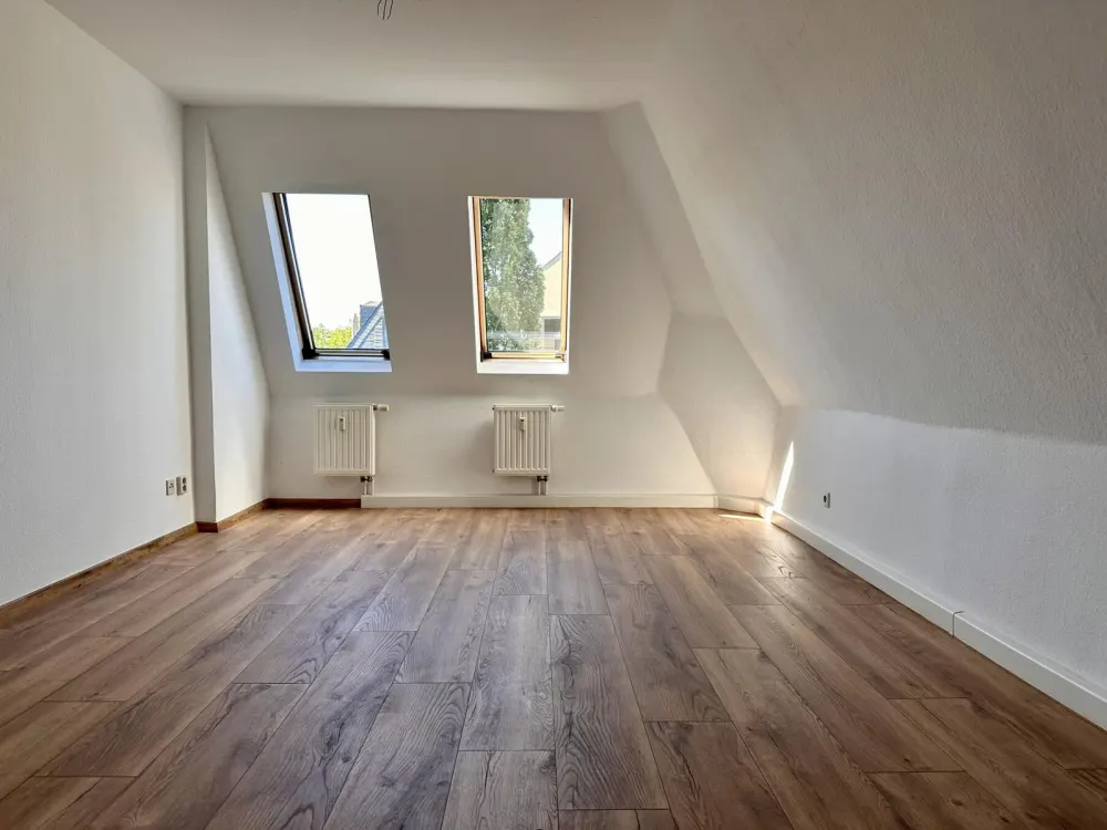 Freshly Renovated 3-Room Maisonette with New Kitchen and Two Bathrooms