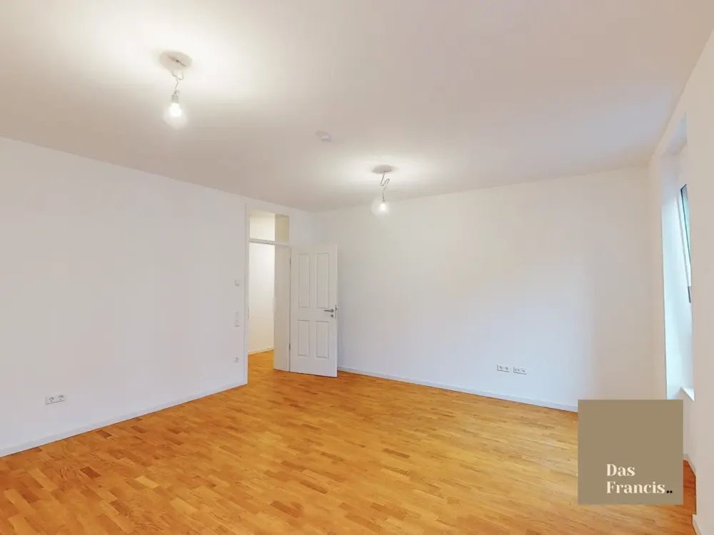 *Including Moving Bonus* Beautiful 3-Room Apartment with Balcony in Weststadt.