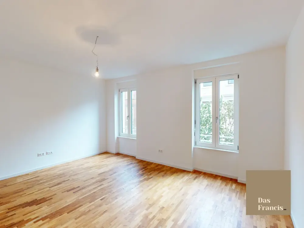 *Including Moving Bonus* Beautiful 3-Room Apartment with Balcony in Weststadt.