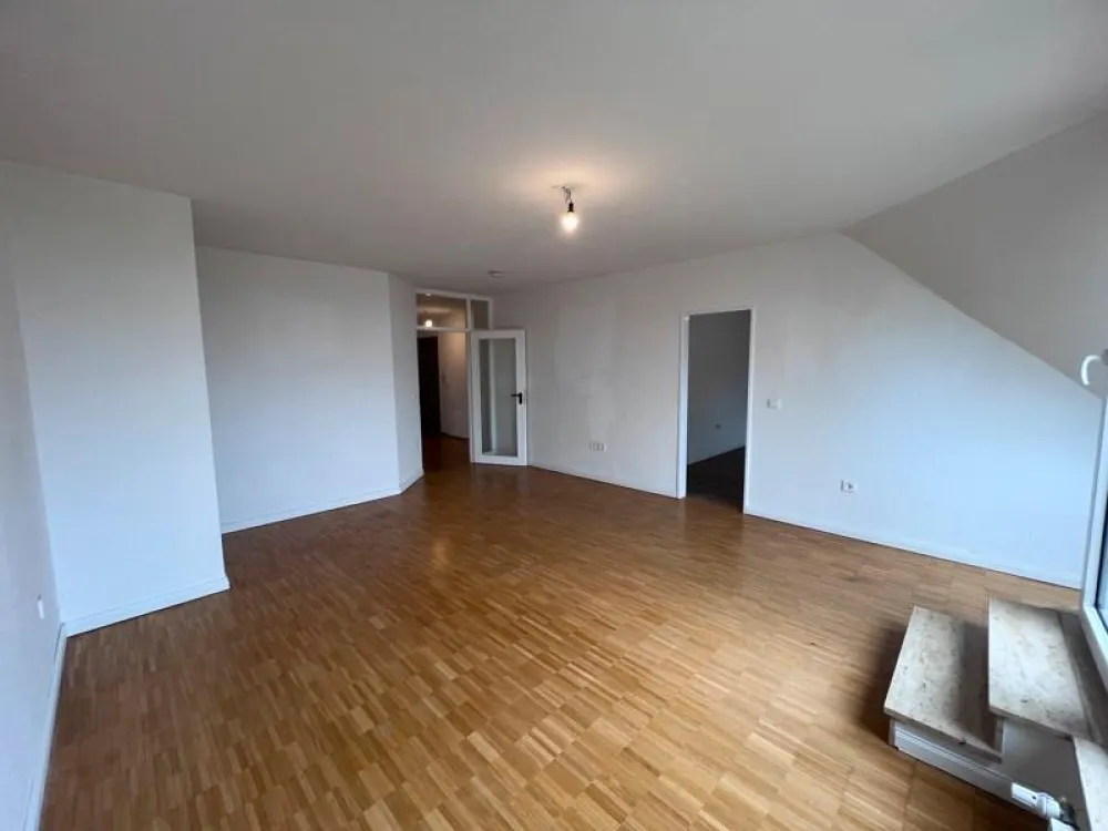 Modern 3-Room Apartment with Roof Loggia