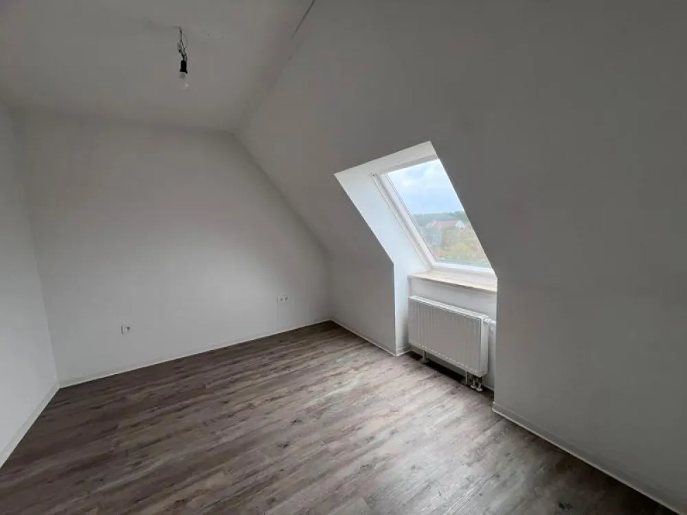 Modern 3-Room Apartment with Roof Loggia