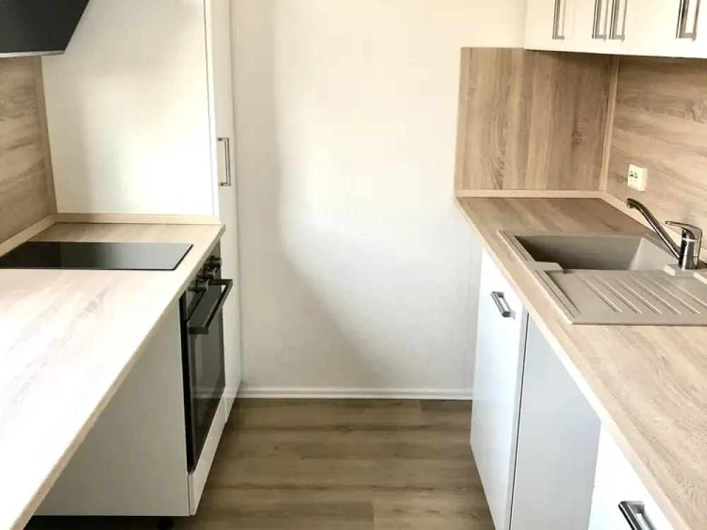 Bright, well-maintained 2-room apartment with sunny balcony in a quiet location