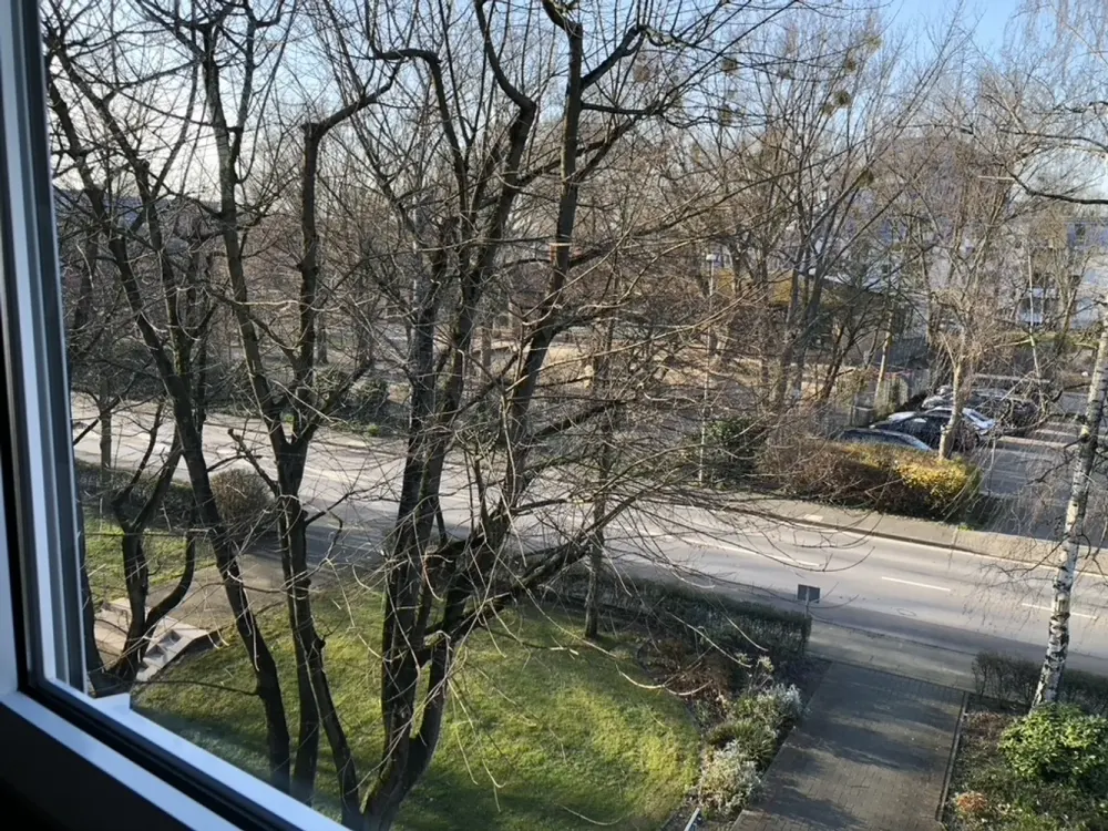 Bright, well-maintained 2-room apartment with sunny balcony in a quiet location