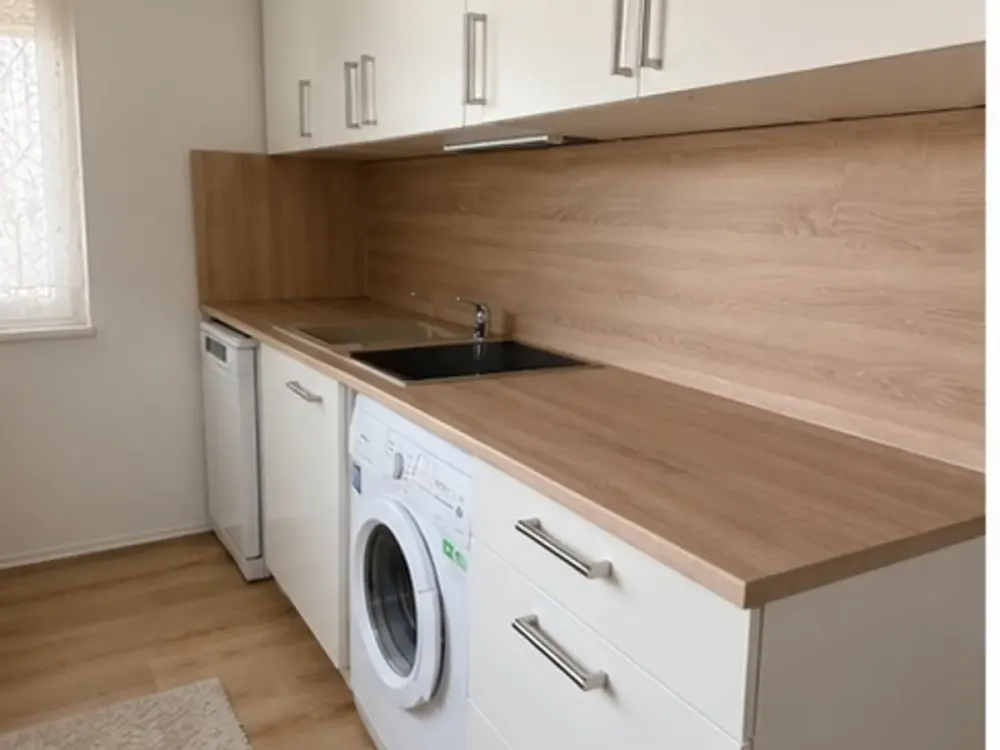 Bright, well-maintained 2-room apartment with sunny balcony in a quiet location