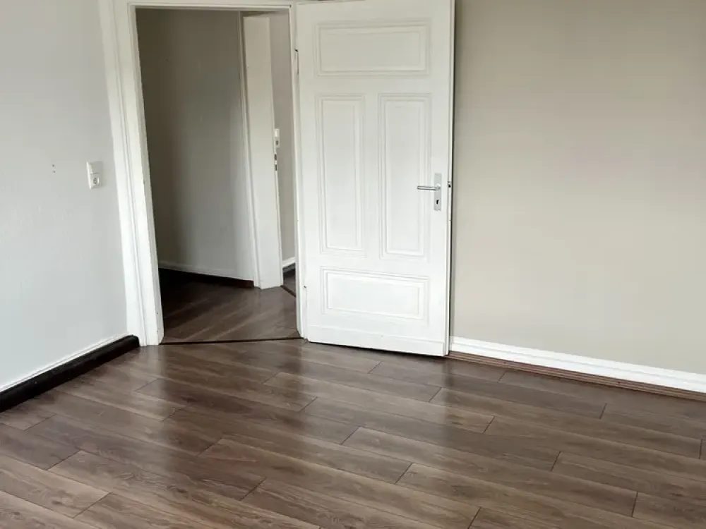 Two Rooms in Unna: Practically Designed Apartment