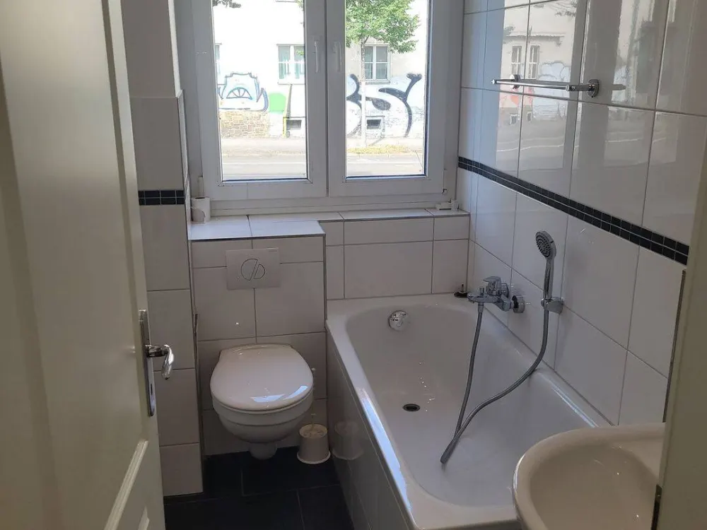 Wahren - Ansprechende Familienwohnung mit großem Balkon, Tageslichtbad und PKW-Stellplatzmöglichkeit