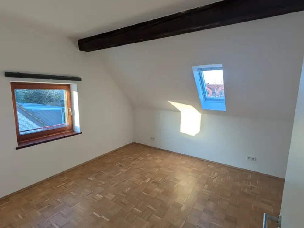 Bright 3-Room Maisonette Apartment on the 1st and 2nd Floor in Düsseldorf-Unterrath with Private Entrance