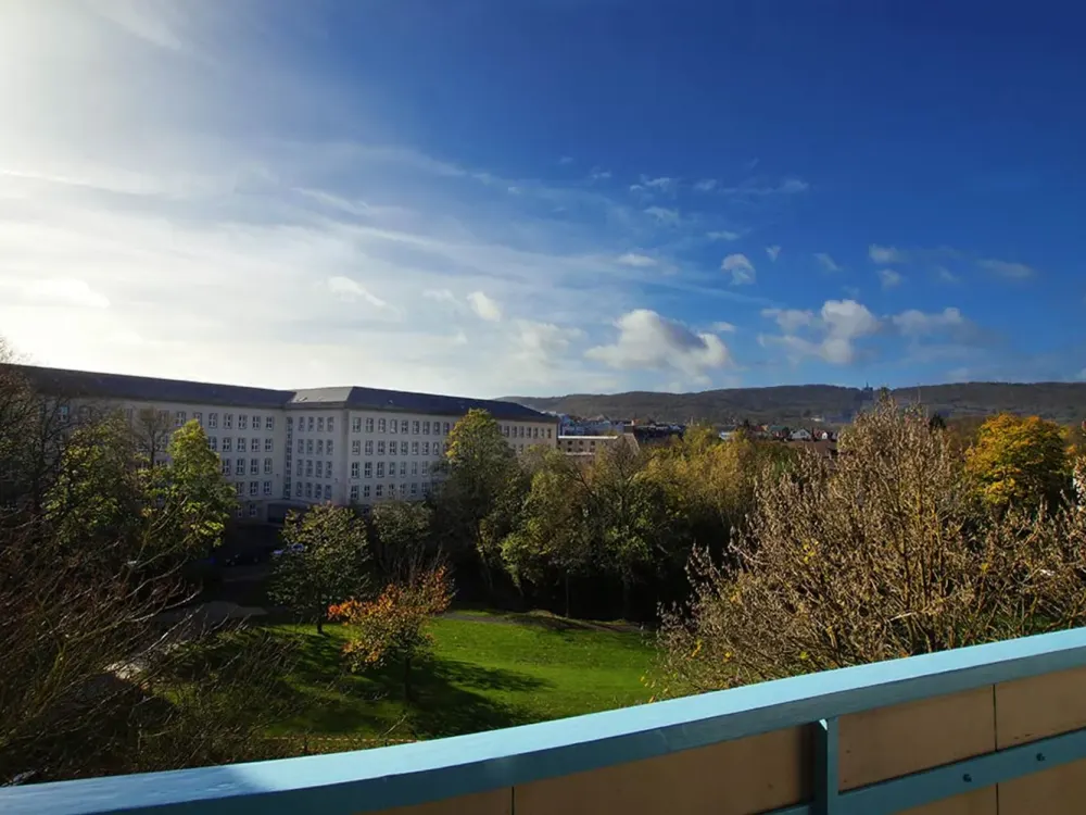Attractive, bright 3-room apartment in the Vorderer Westen, 4th floor with elevator, balcony, Herkules view, park access