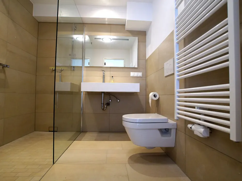 Attractive, bright 3-room apartment in the Vorderer Westen, 4th floor with elevator, balcony, Herkules view, park access
