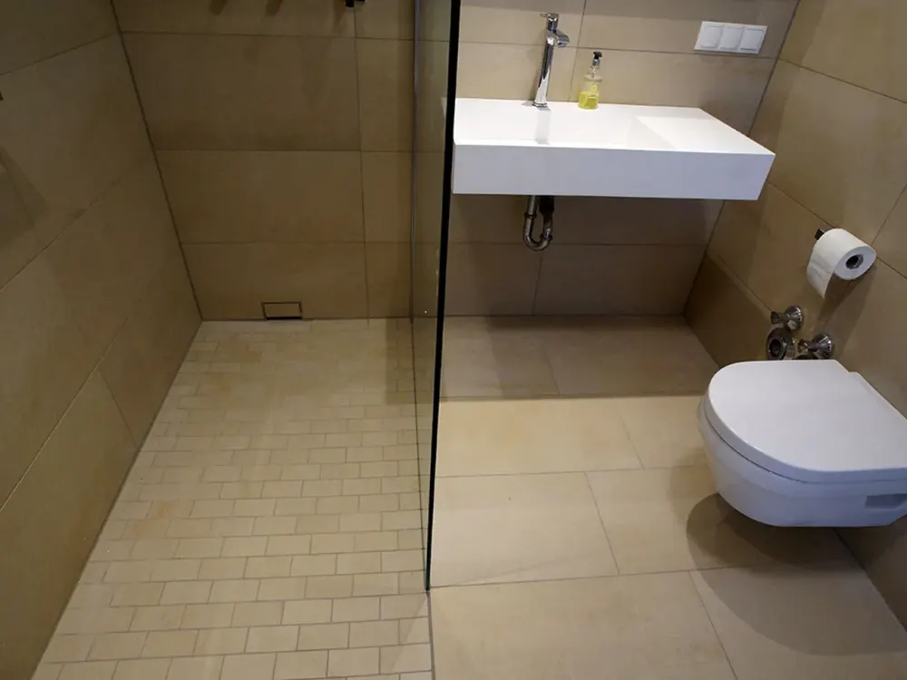 Attractive, bright 3-room apartment in the Vorderer Westen, 4th floor with elevator, balcony, Herkules view, park access