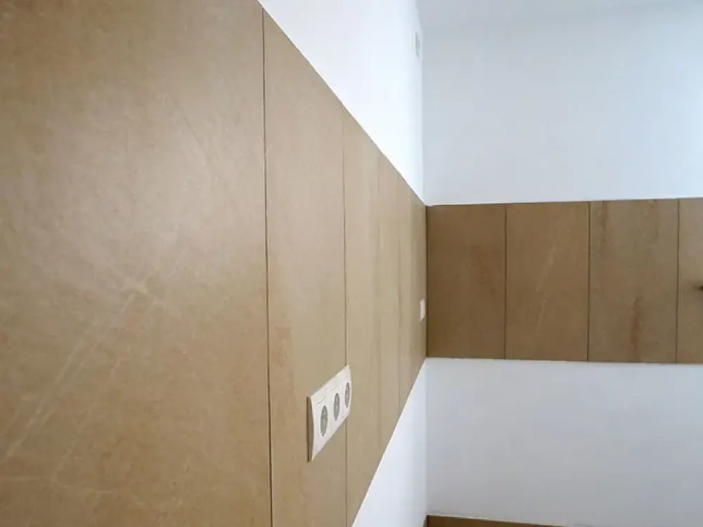 Attractive, bright 3-room apartment in the Vorderer Westen, 4th floor with elevator, balcony, Herkules view, park access