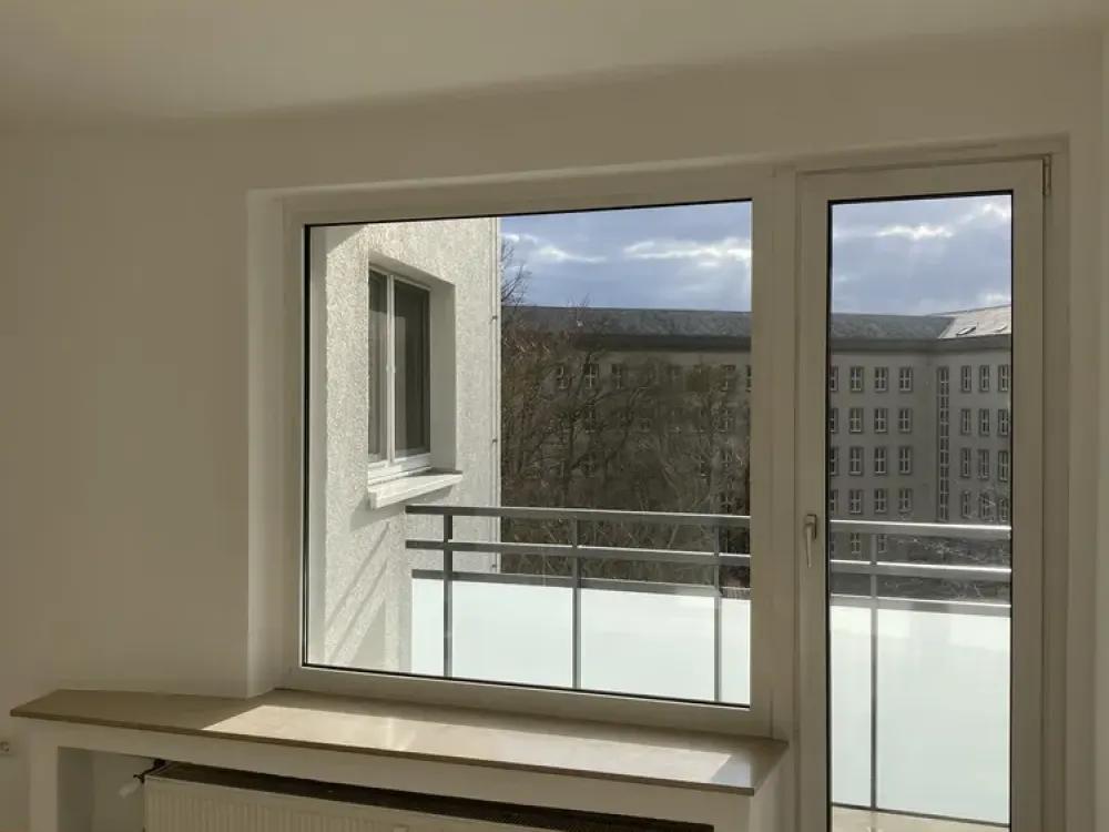 Attractive, bright 3-room apartment in the Vorderer Westen, 4th floor with elevator, balcony, Herkules view, park access