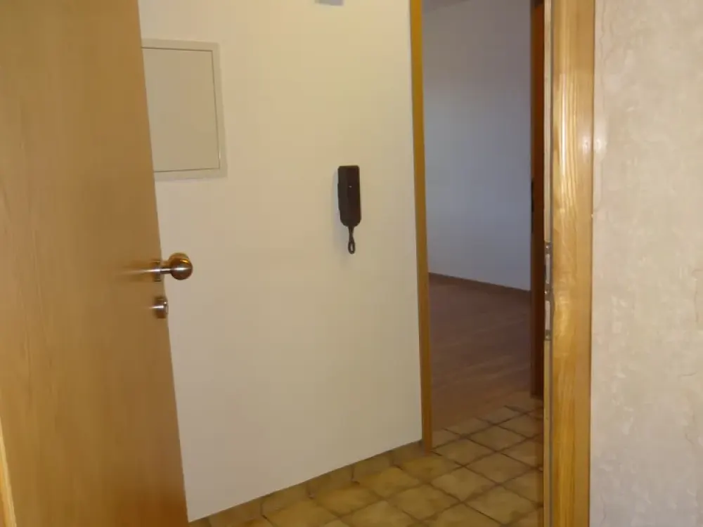 Bright 2-Room Apartment on the Upper Floor for Non-Smokers