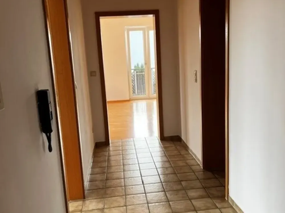 Bright 2-Room Apartment on the Upper Floor for Non-Smokers