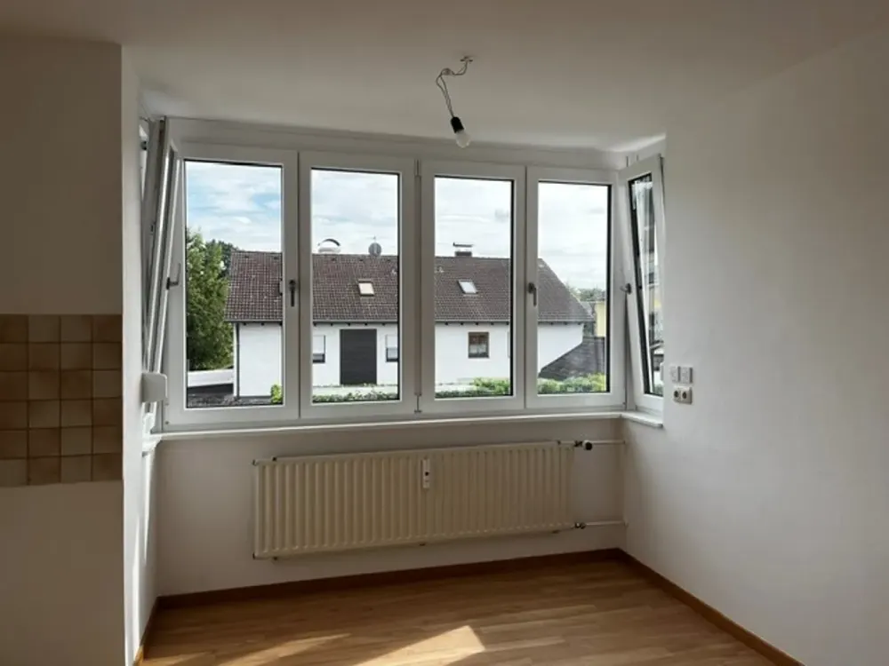 Bright 2-Room Apartment on the Upper Floor for Non-Smokers