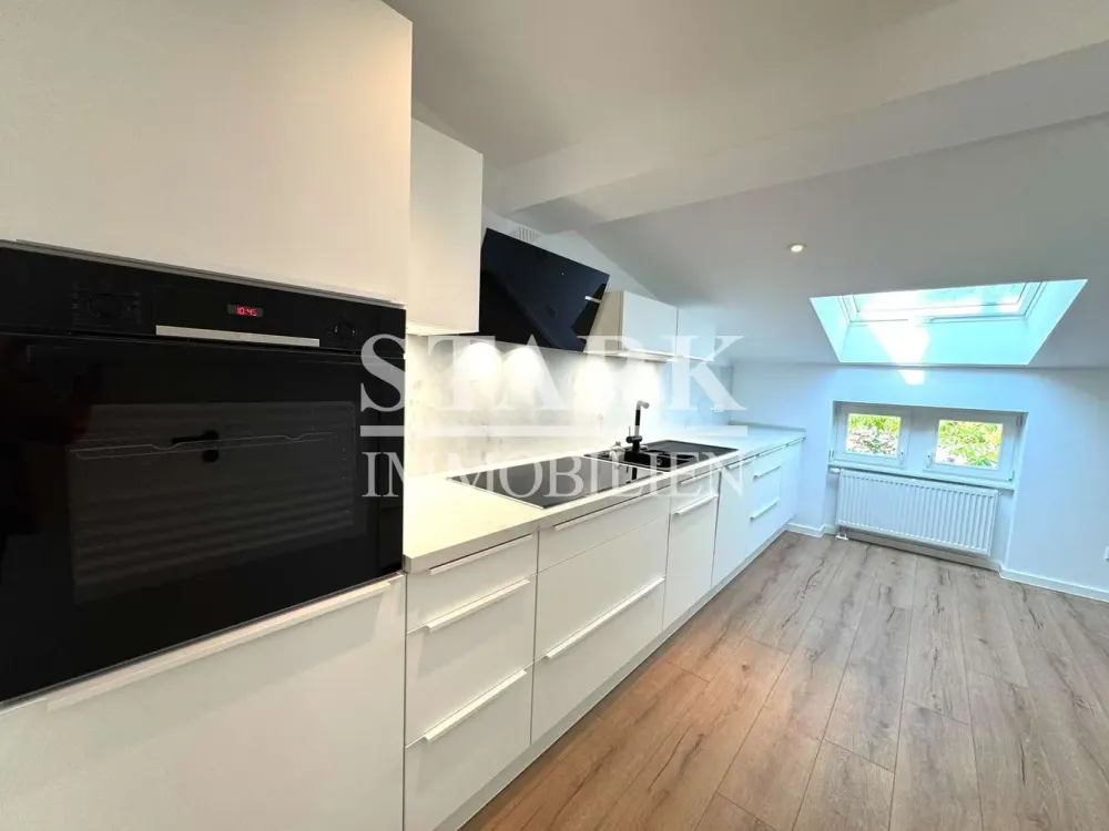 **Altbau trifft Moderne: Dachgeschossjuwel im Frankfurter Westend**