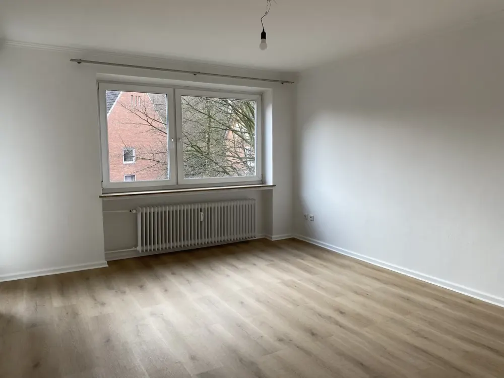 Renovated 3-Room Apartment with South-Facing Balcony and Parking Space in Stephaniviertel