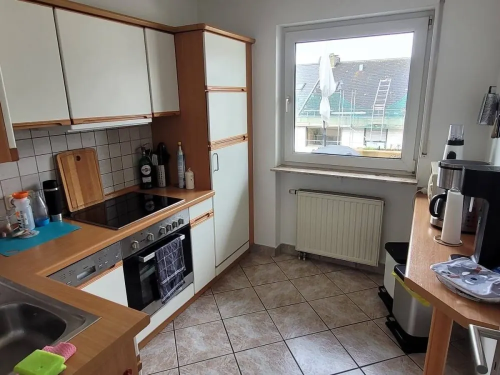 Sbr.-Rotenbühl * موقع سكني ممتاز * بالقرب من الجامعة * 3 غرف، مطبخ، حمام * حوالي 80 متر مربع * شرفة * مطبخ مجهز