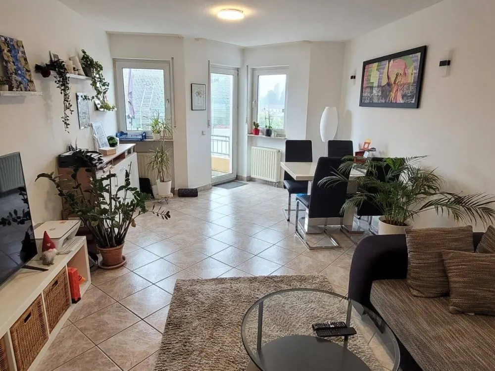Sbr.-Rotenbühl * موقع سكني ممتاز * بالقرب من الجامعة * 3 غرف، مطبخ، حمام * حوالي 80 متر مربع * شرفة * مطبخ مجهز