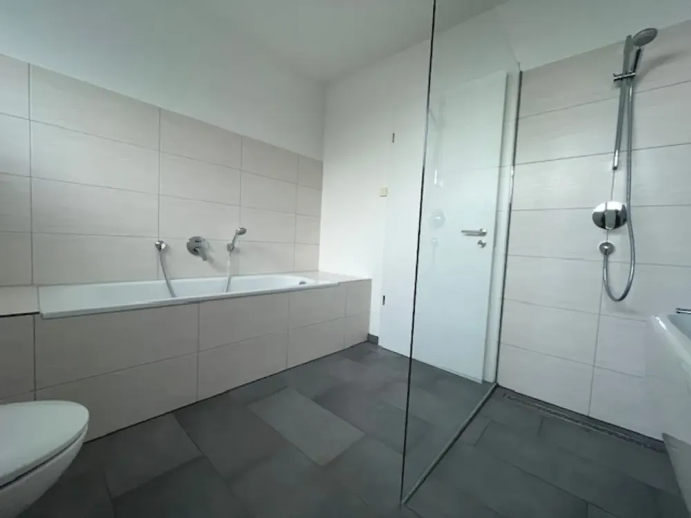 Schicke 2-Zimmer-Wohnung mit Balkon und Tiefgaragenstellplatz
