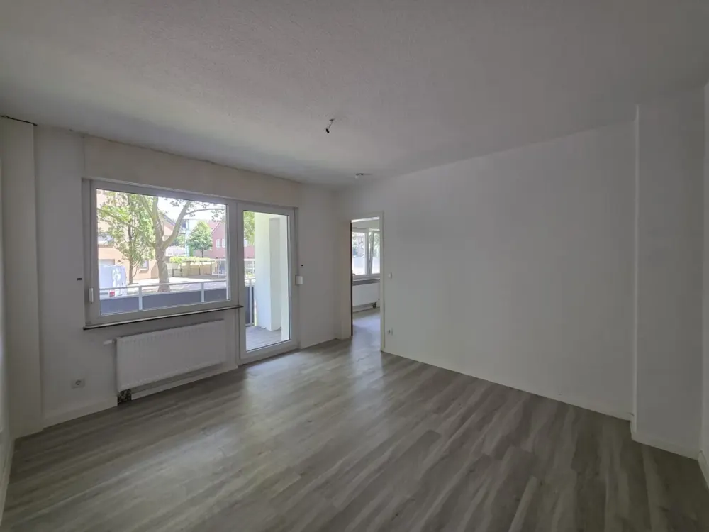 Renovated and Ground Floor! 2-Room Apartment with Balcony, Energy Efficient Centrally in Datteln