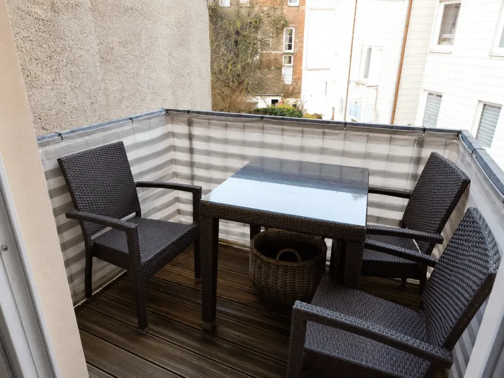 Bright 2-Room Apartment with Balcony and Fitted Kitchen in Arnstadt - Furnished on Request